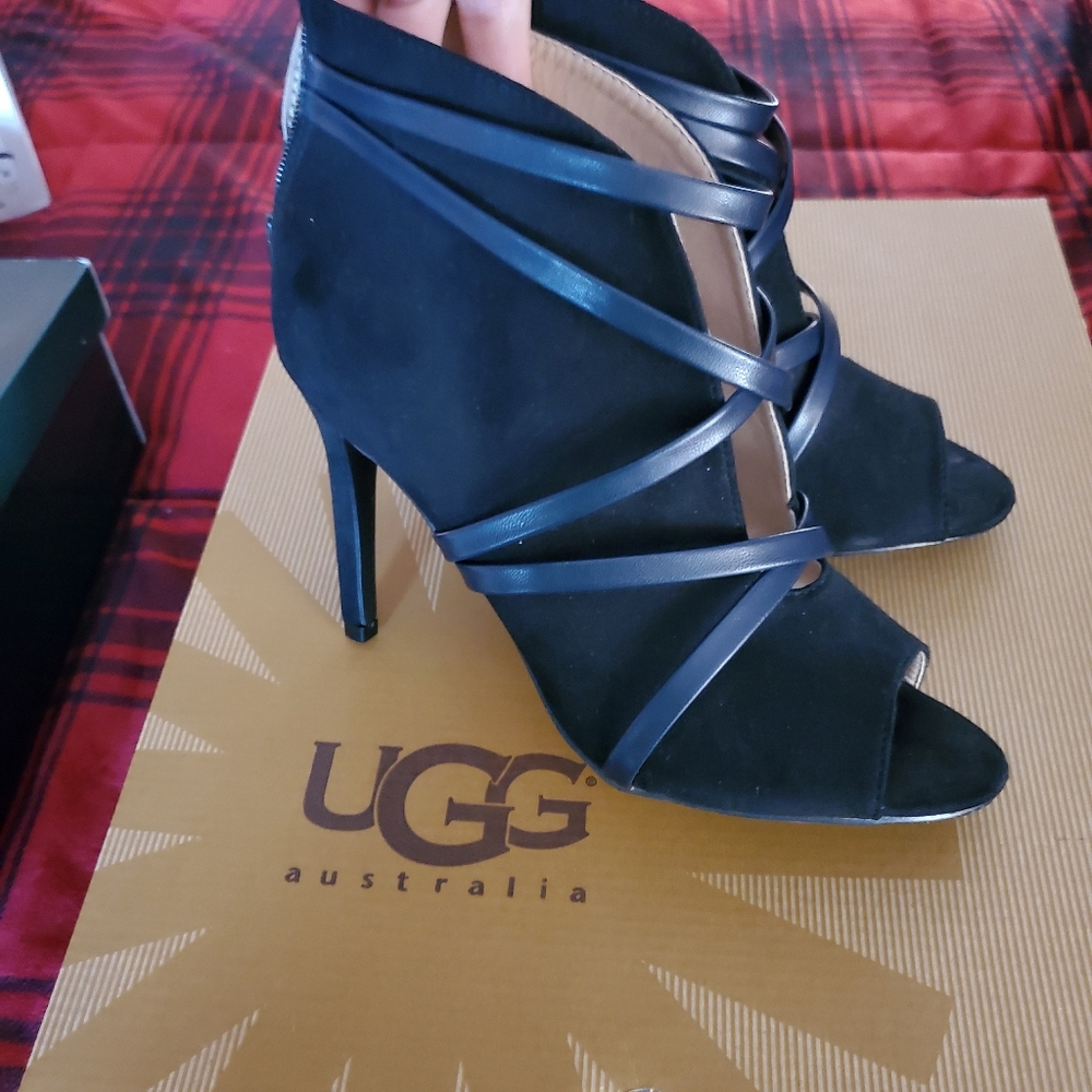 Stiletto heel shoes